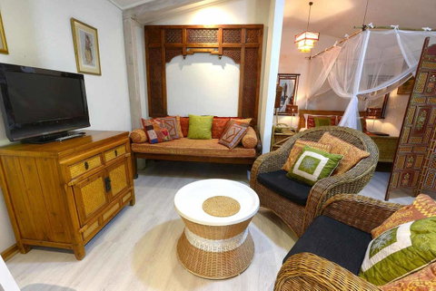 The Lotus Eater - Accommodation BNB 25