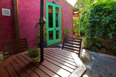 The Lotus Eater - Accommodation BNB 24