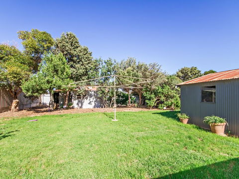 Boat House - Accommodation BNB 11