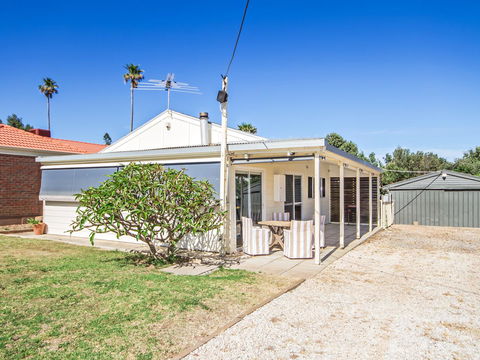 Boat House - Accommodation BNB 9