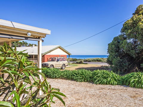 Boat House - Accommodation BNB 12