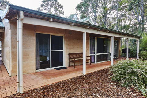 Eight Willows Retreat - Accommodation BNB 25