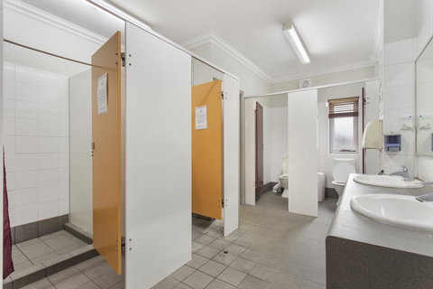 The Emperors Crown Hostel - Accommodation BNB 25