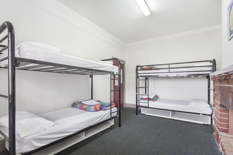 The Emperors Crown Hostel - Accommodation BNB 7