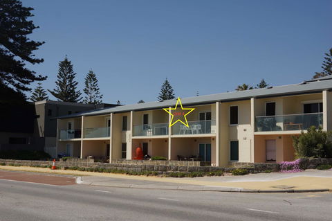 Cottesloe Beachfront Ocean View Apartment - Accommodation BNB 1
