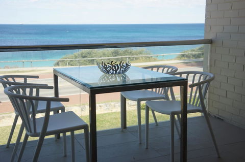 Cottesloe Beachfront Ocean View Apartment - Accommodation BNB 5