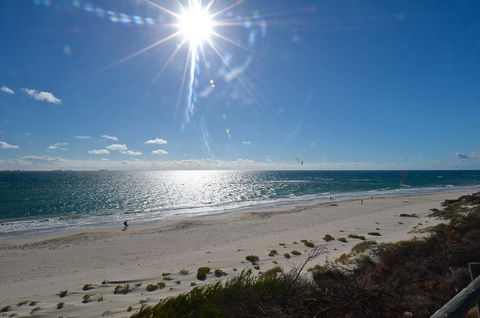 Cottesloe Beachfront Ocean View Apartment - Accommodation BNB 8