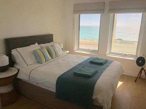 Cottesloe Beachfront Ocean View Apartment - Accommodation BNB 2