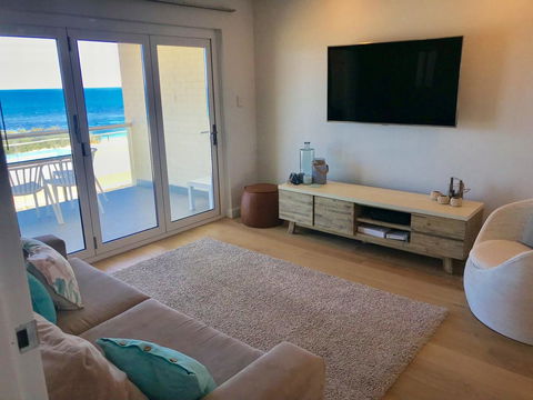 Cottesloe Beachfront Ocean View Apartment - Accommodation BNB 6