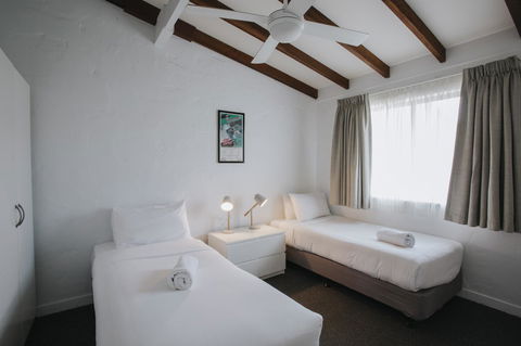 Canal Rocks Beachfront Apartments - Accommodation BNB 17