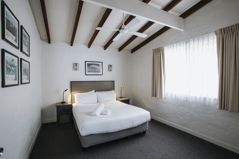 Canal Rocks Beachfront Apartments - Accommodation BNB 3