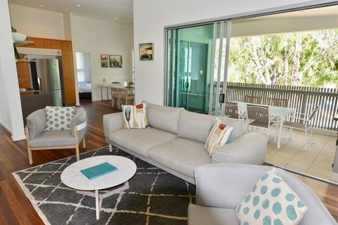 East On Byron - Accommodation BNB 24