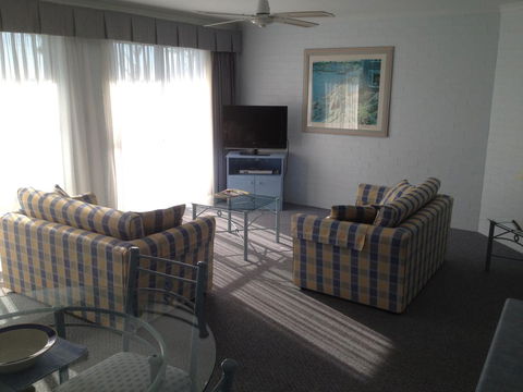 Breakers Apartments - Accommodation BNB 6