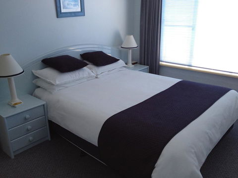 Breakers Apartments - Accommodation BNB 4