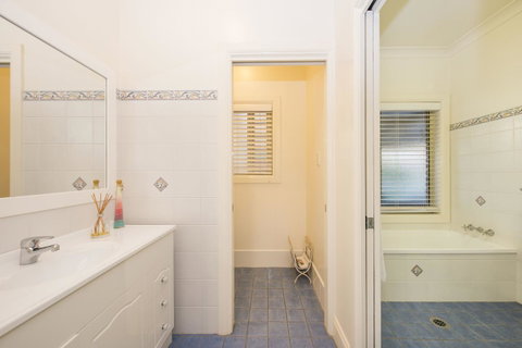 Colonial Court Villas - Accommodation BNB 6