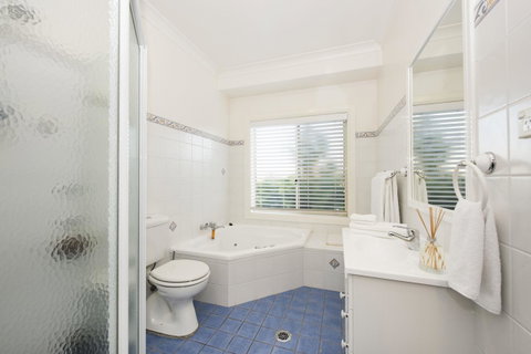 Colonial Court Villas - Accommodation BNB 10
