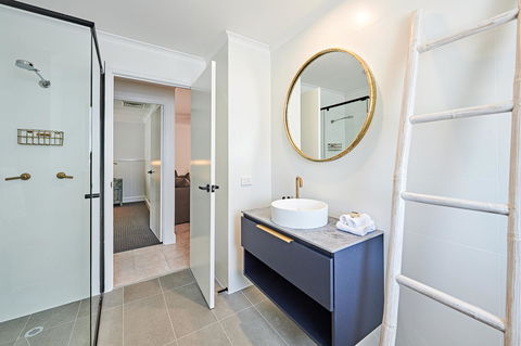 The Lord Byron - Accommodation BNB 17