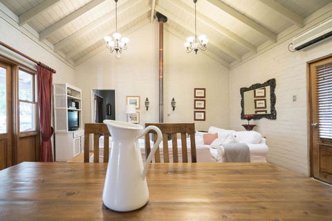 Thistle Hill Guesthouse - Walk To Many Wineries And Restaurants - Accommodation BNB 30