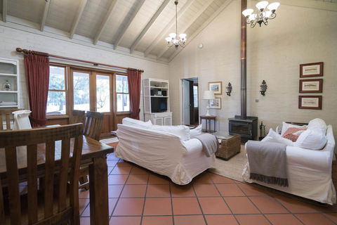 Thistle Hill Guesthouse - Walk To Many Wineries And Restaurants - Accommodation BNB 32