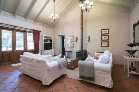 Thistle Hill Guesthouse - Walk To Many Wineries And Restaurants - Accommodation BNB 31