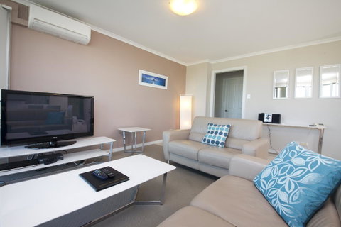 Sails Apartments - Accommodation BNB 6