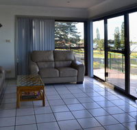 Oxley 8 at Tuncurry - Accommodation BNB