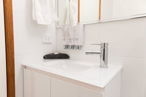 Sapphire Waters Motor Inn - Accommodation BNB 1