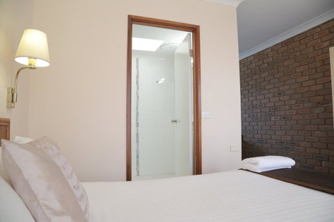 Sapphire Waters Motor Inn - Accommodation BNB 31