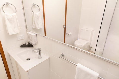 Sapphire Waters Motor Inn - Accommodation BNB 2