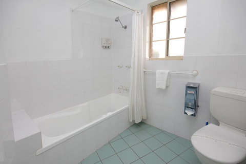 Sapphire Waters Motor Inn - Accommodation BNB 18