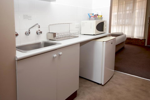 Sapphire Waters Motor Inn - Accommodation BNB 19