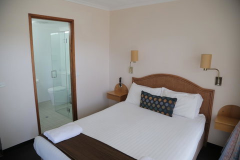 Sapphire Waters Motor Inn - Accommodation BNB 29