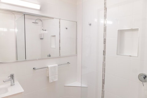 Sapphire Waters Motor Inn - Accommodation BNB 3