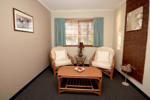 Sapphire Waters Motor Inn - Accommodation BNB 14