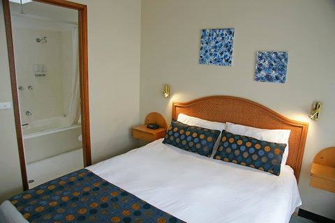 Sapphire Waters Motor Inn - Accommodation BNB 40