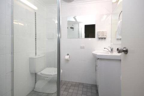 Sapphire Waters Motor Inn - Accommodation BNB 24