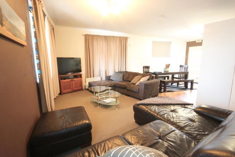 Full Circle Apartments - Accommodation BNB 6