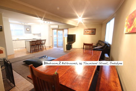 Full Circle Apartments - Accommodation BNB 10