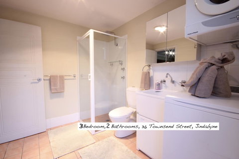 Full Circle Apartments - Accommodation BNB 14