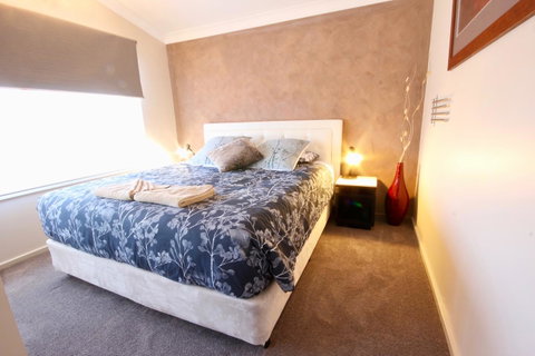 Full Circle Apartments - Accommodation BNB 2