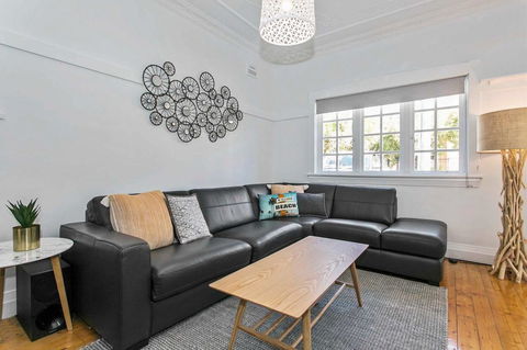 Seaspray - Manly Beach Apartment Close To The Sand - Accommodation BNB 5