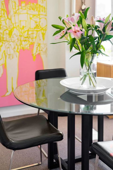 Waterfront Apartment Brimming With Inspirational Artwork - Accommodation BNB 23