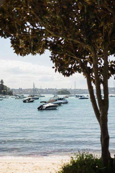Waterfront Apartment Brimming With Inspirational Artwork - Accommodation BNB 9