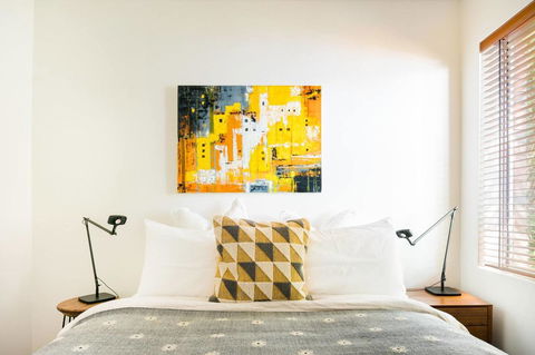 Waterfront Apartment Brimming With Inspirational Artwork - Accommodation BNB 16