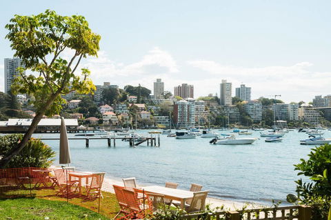 Waterfront Apartment Brimming With Inspirational Artwork - Accommodation BNB 26