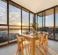 Stunning Sunset Water View 2BEDs on High Rises - Accommodation BNB