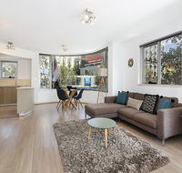 Lower Bridge and Sails - Executive 2BR Darlinghurst Apartment with Balcony and Rooftop Views - Accommodation BNB