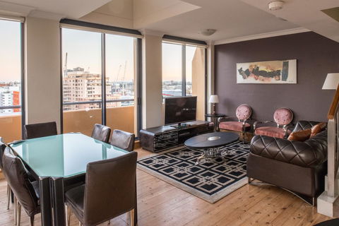 Seasons Harbour Plaza - Accommodation BNB 13