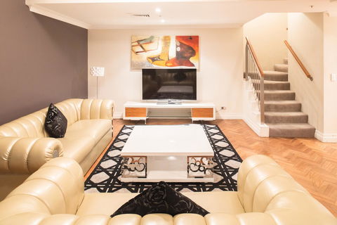 Seasons Harbour Plaza - Accommodation BNB 4