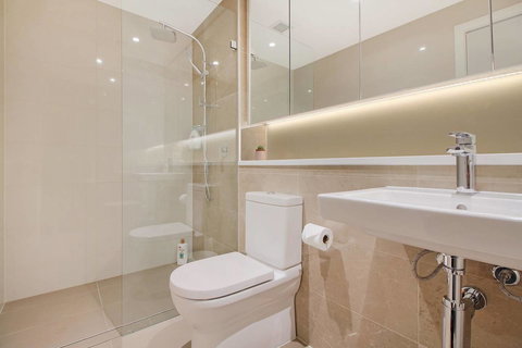 Brand New 3 Bedrooms Apt With Waterfront View - Accommodation BNB 1